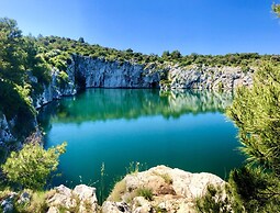 Seafront apt With Balcony, sea View and Mooring