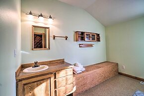 Cabin on Kenai Peninsula: Family & Group Friendly!