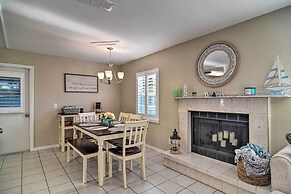 Beach-style Getaway w/ Lanai ~ 4 Mi to Beaches!