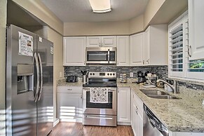 Beach-style Getaway w/ Lanai ~ 4 Mi to Beaches!