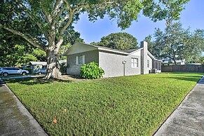 Beach-style Getaway w/ Lanai ~ 4 Mi to Beaches!