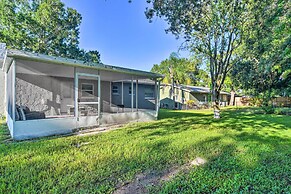 Beach-style Getaway w/ Lanai ~ 4 Mi to Beaches!