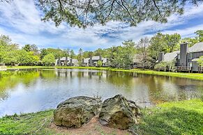 Deck & On-site Fishing Pond: Lake Harmony Home!