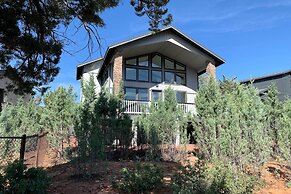Fireplace, Mogollon Rim Views: Luxury Pine Home