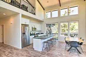 Fireplace, Mogollon Rim Views: Luxury Pine Home