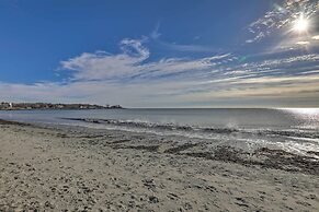 Kennebunk Cottage w/ Yard < 1 Mi to Beach!