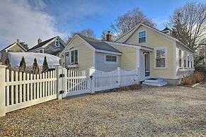 Kennebunk Cottage w/ Yard < 1 Mi to Beach!