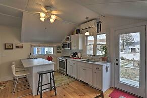 Kennebunk Cottage w/ Yard < 1 Mi to Beach!