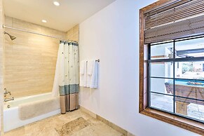 Pool & Putting Green: Pet-friendly Glendale Home