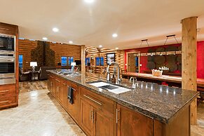 Stunning Mountain-view Ranch on 132 Acres!