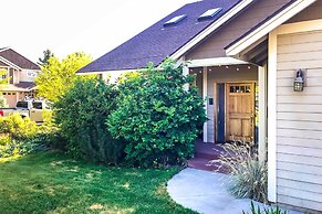 Family-friendly Bend Home w/ Hot Tub & Yard!