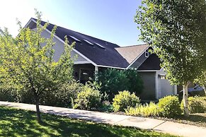 Family-friendly Bend Home w/ Hot Tub & Yard!