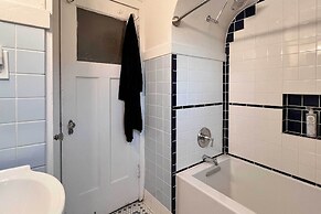 Chic Milwaukee Apartment in Hip Neighborhood!