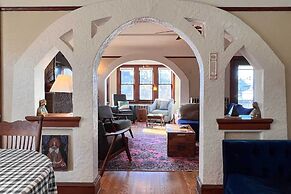 Chic Milwaukee Apartment in Hip Neighborhood!