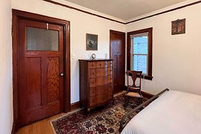 Chic Milwaukee Apartment in Hip Neighborhood!