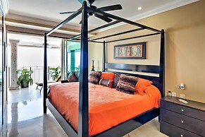 Beachfront Resort Condo w/ Wraparound Balcony!