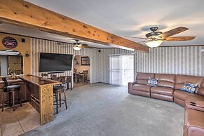 4 Mi to Lake Havasu: Luxe Home in Arizona!