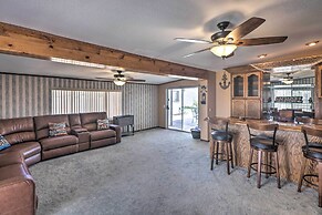 4 Mi to Lake Havasu: Luxe Home in Arizona!