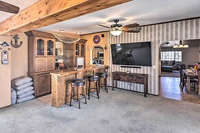 4 Mi to Lake Havasu: Luxe Home in Arizona!