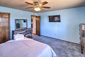 4 Mi to Lake Havasu: Luxe Home in Arizona!