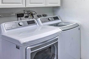 4 Mi to Lake Havasu: Luxe Home in Arizona!