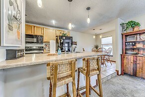 Condo w/ Hot Tub ~ 4 Miles to Ruidoso Winter Park!