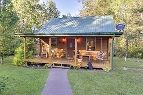 Backyard & Porch: Rural Cosby Log Cabin!