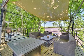 Waterfront Retreat w/ Deck on Lake Eufaula!
