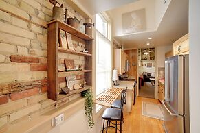 Walk to Water St & River: Quaint Saugatuck Apt