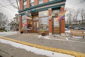 Walk to Water St & River: Quaint Saugatuck Apt