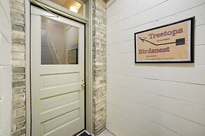 Walk to Water St & River: Quaint Saugatuck Apt