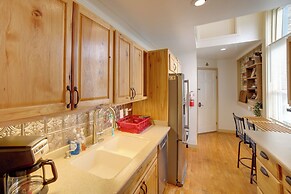 Walk to Water St & River: Quaint Saugatuck Apt