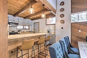 Chic Truckee Cabin Close to Golf Course & Hiking