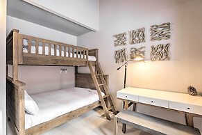 Chic Truckee Cabin Close to Golf Course & Hiking