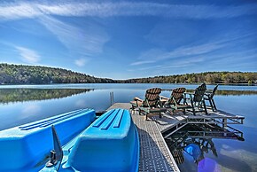 Lakeside Milford Home w/ Fire Pit & Paddleboat