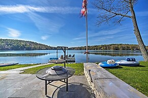 Lakeside Milford Home w/ Fire Pit & Paddleboat