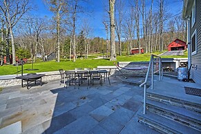 Lakeside Milford Home w/ Fire Pit & Paddleboat