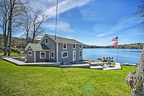 Lakeside Milford Home w/ Fire Pit & Paddleboat