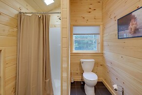 Cozy Apt w/ Deck, ~ 5 Miles to Acadia Nat'l Park!