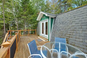 Cozy Apt w/ Deck, ~ 5 Miles to Acadia Nat'l Park!