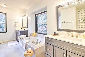 Idyllic Creekside Bryson City Gem w/ Hot Tub!
