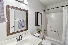 Pinetop Condo w/ Deck, Grill, 30 Mi to Sunrise Ski