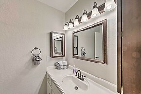 Pinetop Condo w/ Deck, Grill, 30 Mi to Sunrise Ski