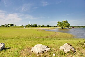 Lake Texoma Cabin Near Willow Springs Marina!