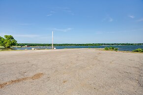 Lake Texoma Cabin Near Willow Springs Marina!