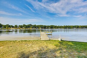 Peaceful Long Lake Cottage w/ Deck, Dock & Kayaks!