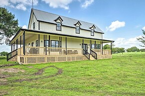 Gingerland Ranch in Del Valle: Game Room & Porch