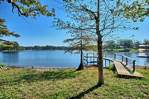 Cozy Toledo Bend A-frame w/ Waterfront Views!