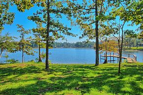 Cozy Toledo Bend A-frame w/ Waterfront Views!