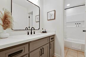 Charming Baton Rouge Retreat ~ 3 Mi to Lsu!